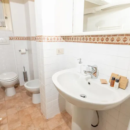Il Gallo - Charming Apt In The Heart Of Lucca Exterior photo